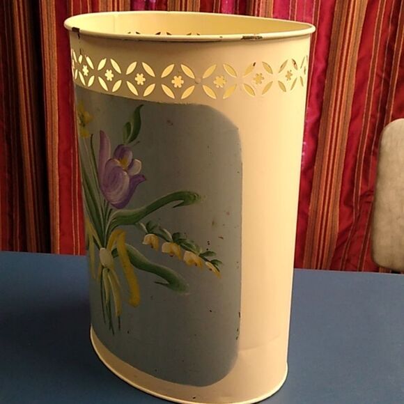 Floral Painted Toleware? Metal Waste Bin Decorative cut outs upper edge - Picture 2 of 13